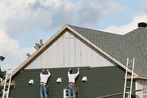 Professional Emergency Siding Repair technician working in Darlington, SC